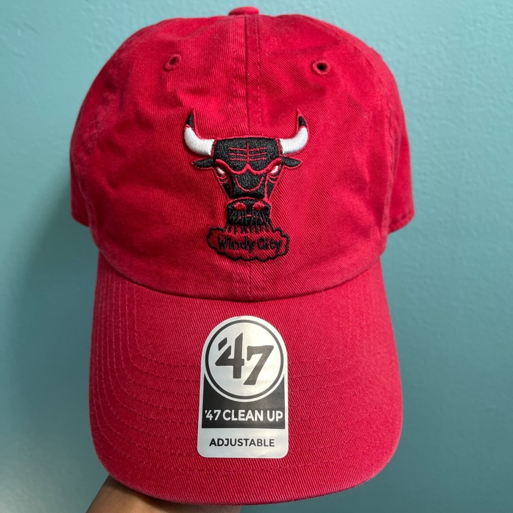 Red and Black Chicago Bulls Adjustable Strapback. Pre-owned. In good condition